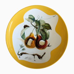 Plato con frutas de porcelana con agujeros y rinoceronte original de Salvador Dali