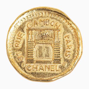 Broche Cambon bañado en oro de Chanel