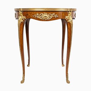 Tavolino Luigi XV intarsiato e bronzi dorati, XIX secolo