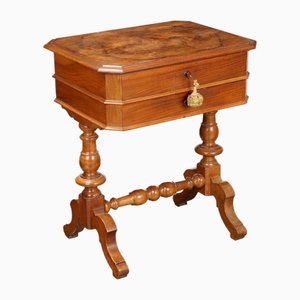 Antiker italienischer Tisch aus Nussholz