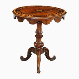 Antiker Tisch aus Holz mit Intarsien