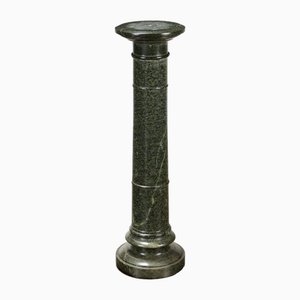 Columna antigua de mármol verde