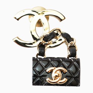Brosche mit Matelasse Taschenmotiv von Chanel