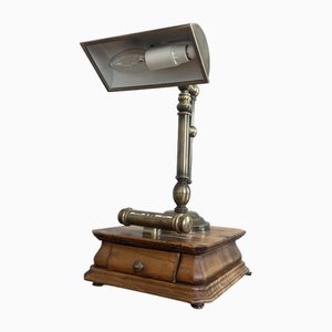 Lámpara de mesa modernista de latón