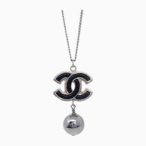 Colgante de collar con cadena CC de plata de Chanel