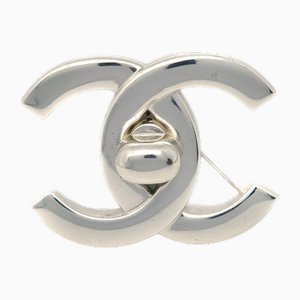 Broche Turnlock grande de plata de Chanel