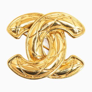 Goldene Coco Mark Matelasse Brosche von Chanel