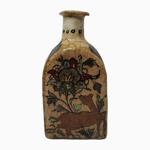 Botella triangular de Oriente Medio de gres, década de 1900