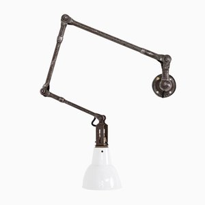 Lámpara de pared industrial de tres brazos de Dugdills, años 30