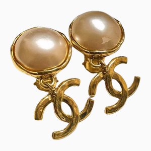 Weiße Vintage Ohrringe mit Kunstperlen & Goldenen Ohrringen von Chanel, 2 . Set