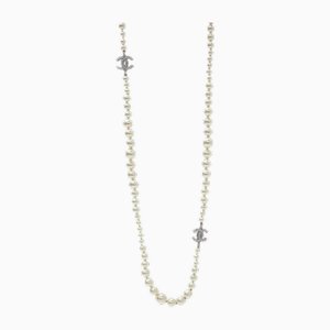 Lange Halskette mit künstlichen Perlen von Chanel