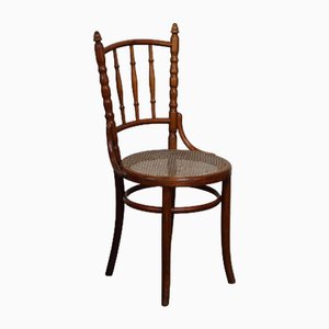 Silla antigua con asiento de mimbre de Thonet