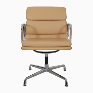 Ea-208 in Light Leather from Charles Eames