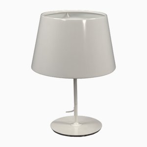Lámpara de mesa pintada de blanco de Ikea