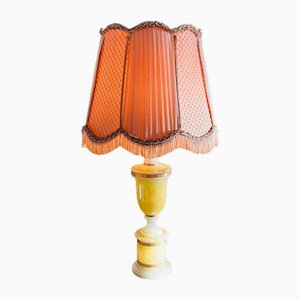 Vintage Lampe aus echtem Alabaster mit großen Lampenschirmkanten mit Fransen