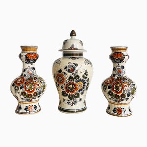 Jarrones y urna vintage de cerámica policromada, Holland. Juego de 3
