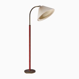 Lámpara de pie moderna de latón y cuero atribuida a Lyfa, Dinamarca, años 40