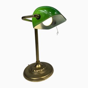 Lámpara ministerial vintage de latón y vidrio verde, años 50