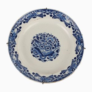 Piatto antico in maiolica