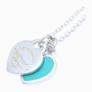 Collar Return to Double Heart Tag de plata en azul de Tiffany & Co.