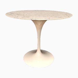 Dining Table in Marble by Eero Saarinen