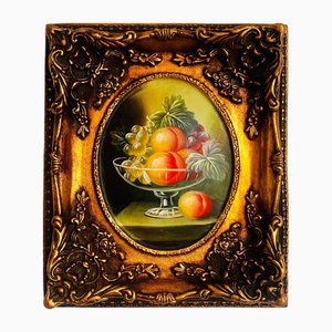 Appeso a parete con cornice dorata