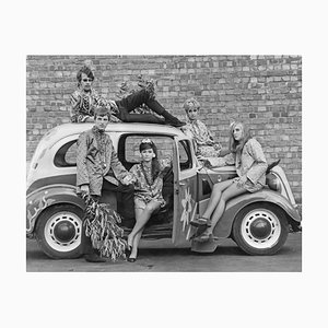 Brian Duffy, Hippiemobile, 1968, Impresión de fibra de gelatina de plata