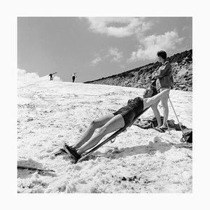 Esquiador para tomar el sol, 1957, impresión de fibra de gelatina de plata