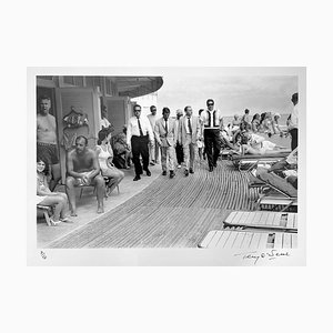 Terry O'Neill, Frank Sinatra Boardwalk in Miami, 1968, Lebenslanger handsignierter gerahmter Silberdruck