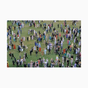 Homer Sykes, Fiesta en el jardín del Palacio de Buckingham, Inglaterra, 1985, Impresión de edición limitada