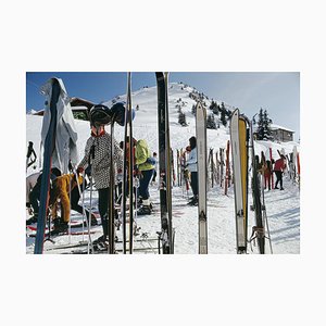 Slim Aarons, Skiers at Gstaad, Estate Stamped Photographic Print, 1969 / 2020s