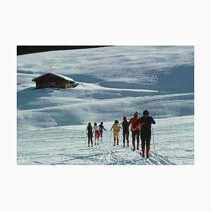 Lámina fotográfica Slim Aarons, Esquiadores en Lech, Estate, 1979/2020