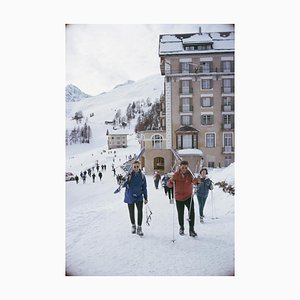 Slim Aarons, Skiers in St Moritz, Estate Stamped Photographic Print, 1963 / 2020s