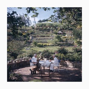 Lámina fotográfica Slim Aarons, Dining Al Fresco, Estate, 1976/2020