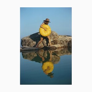 Lámina fotográfica Slim Aarons, Finding a Spot, Estate, 1973/2020