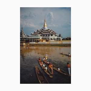 Lámina fotográfica Slim Aarons, Pagoda Hpaung Daw U, Estate, 1971/2020