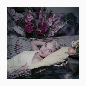Lámina fotográfica Slim Aarons, Bond Girl to Be, Estate, 1955/2020