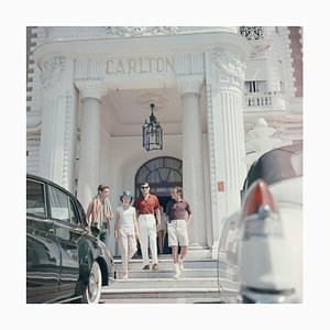 Slim Aarons, Staying at the Carlton, Impression photographique estampillée Estate, 1958 / 2020
