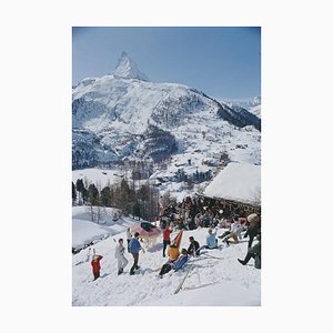 Slim Aarons, Zermatt Skiing, Estate Stamped Photographic Print, 1968 / 2020s