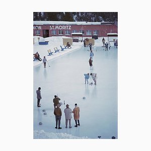 Slim Aarons, Curling in St Moritz, Impression photographique estampillée Estate, 1963 / 2020