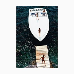 Slim Aarons, Speedboat Landing, Impression photographique estampillée Estate, 1973 / 2020