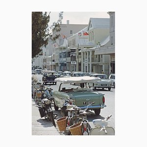 Slim Aarons, Bermudes Street Scene, Impression photographique estampillée Estate, 1967 / 2020
