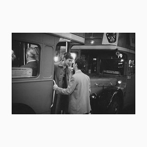 Bert Hardy, Last Bus in London de Bert Hardy, 1953, Impresión en gelatina de plata de edición limitada
