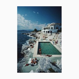 Lámina fotográfica Slim Aarons, Eden-Roc Pool, 1976, Estate Stamped