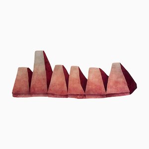 Escultura de pared Realities de terciopelo en rosa de Sven Jansse