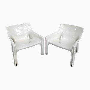 White Plastic Vicario Armchairs by V. Magistretti for Artemide, 1970s, Set of 2