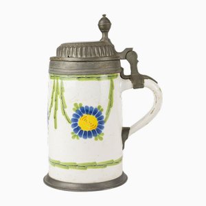 Boccale da birra antico con decorazioni floreali