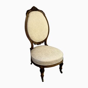 Chaise Victorienne Antique en Noyer Sculpté, 1860s