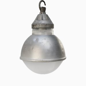 Lámpara colgante industrial vintage de metal gris y vidrio esmerilado de Holophane Paris
