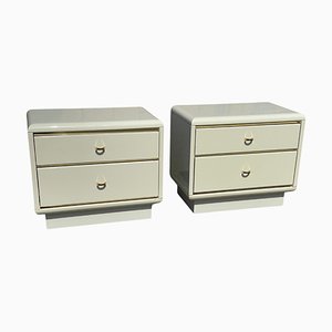Tables de Chevet Postmodernes Crème Laquée et Laiton, Italie, 1980s, Set de 2
